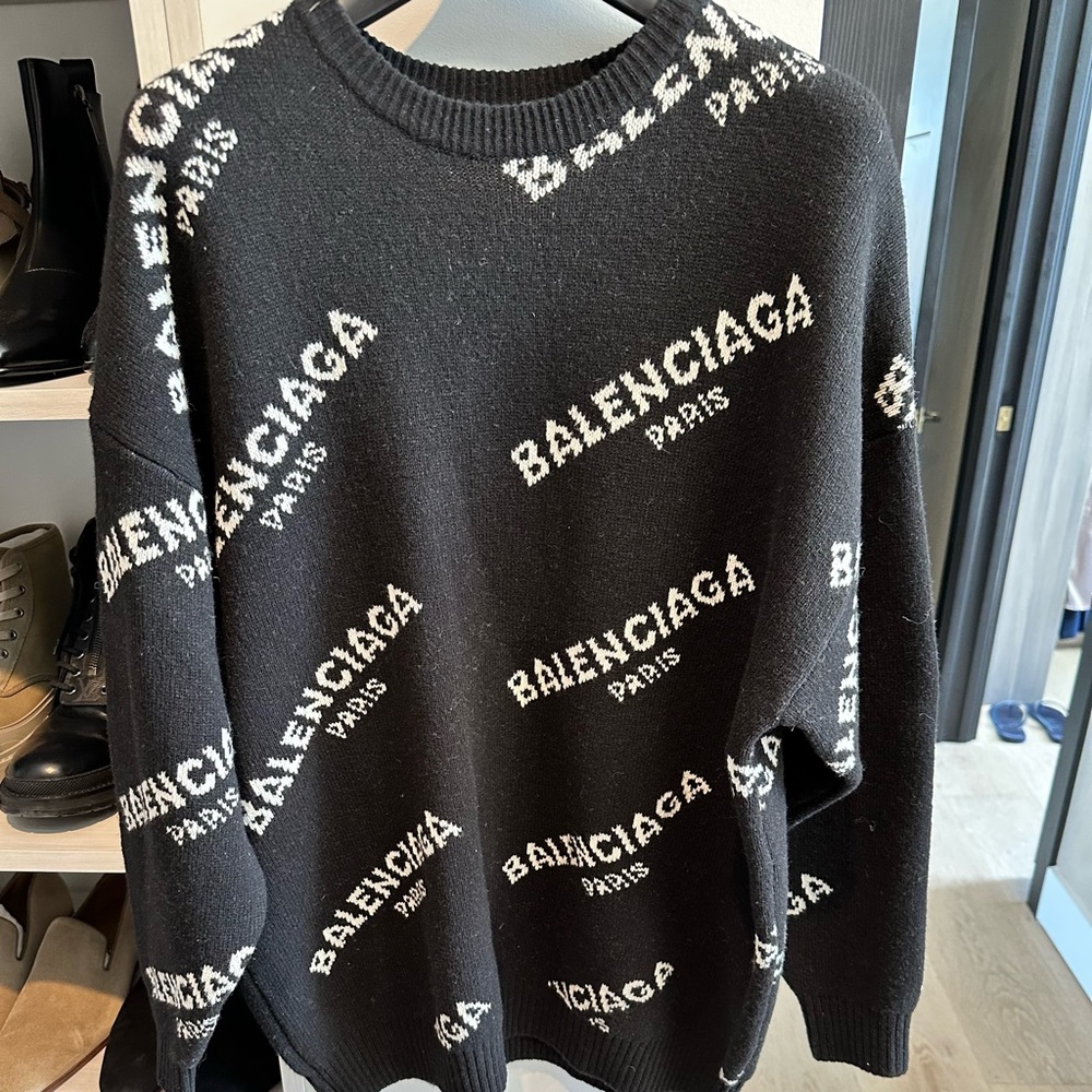 Perfect Famous Balenciaga Wool Sweater. Worn once. Oversized fit